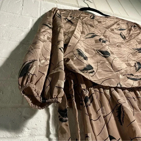 Vintage MIDI Dress with Feather Pattern Size 16 Tie Waist Brown Black Shimmer - Picture 9 of 14